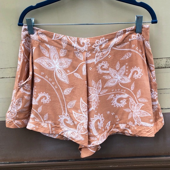 MINKPINK Pants - MINKPINK Paisley Flowy Summer Shorts Large